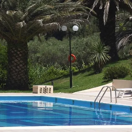 Rebecca's Village Hotel Karousádes