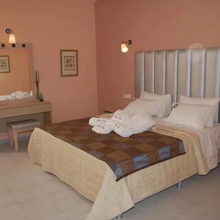 Rebecca's Village 4* Karousádes