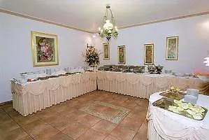Rebecca's Village Karousádes
